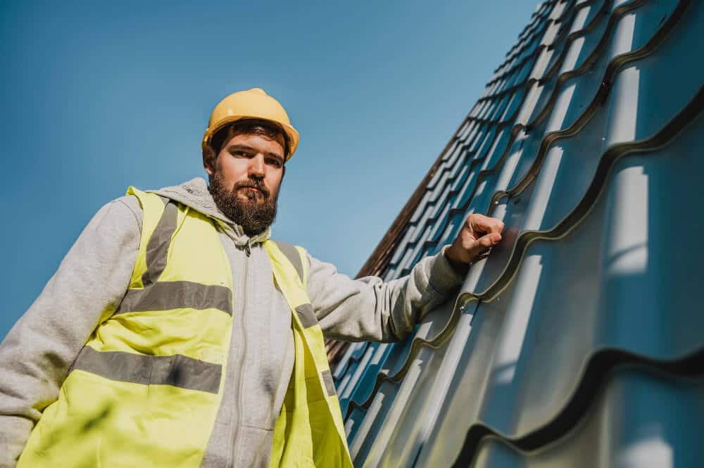 choosing the right commercial roofing contractor key considerations